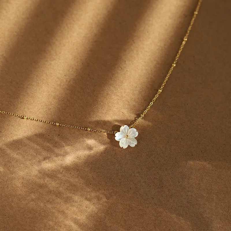 Madre Perla Flor Necklace