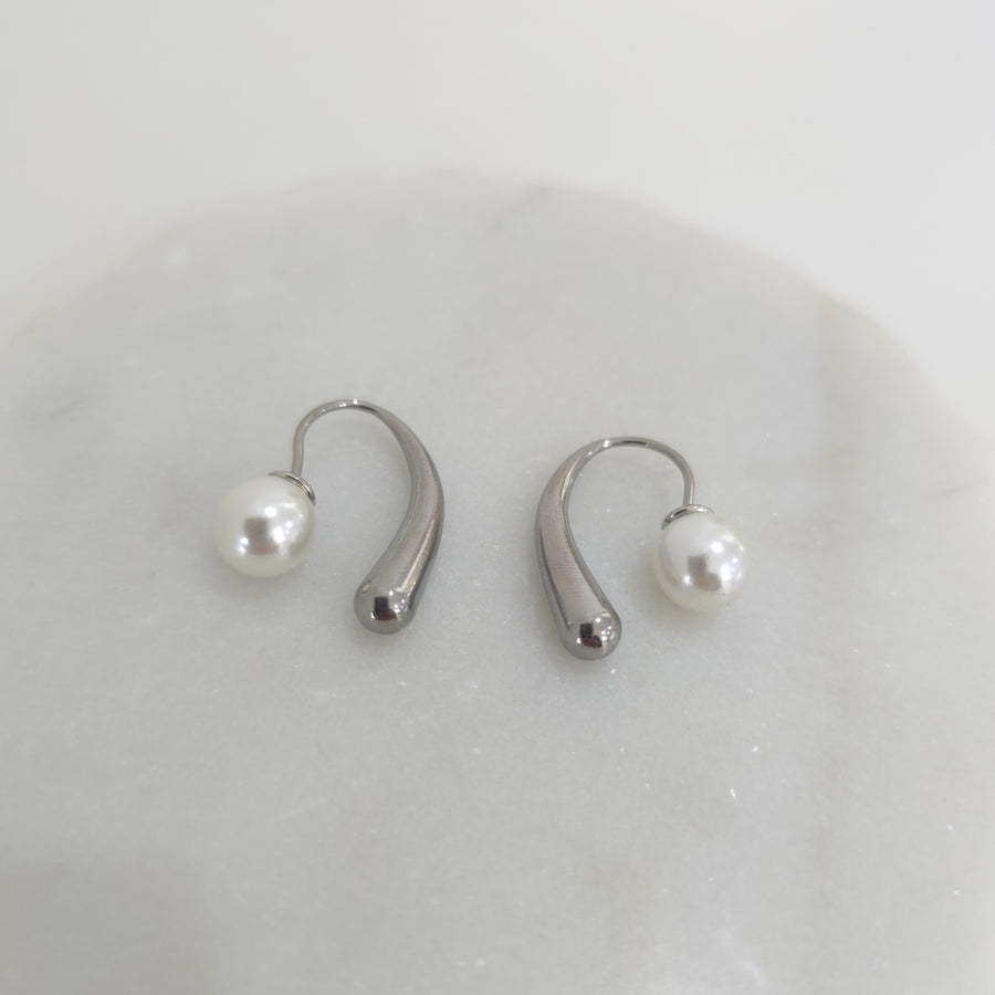 Drop Pearl Earrings
